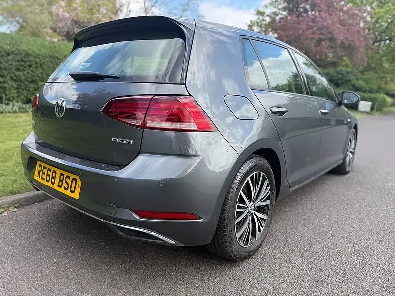 Begagnad VW Golf VII SE 130 HK (95 kW) 2018 Grå Halvkombi