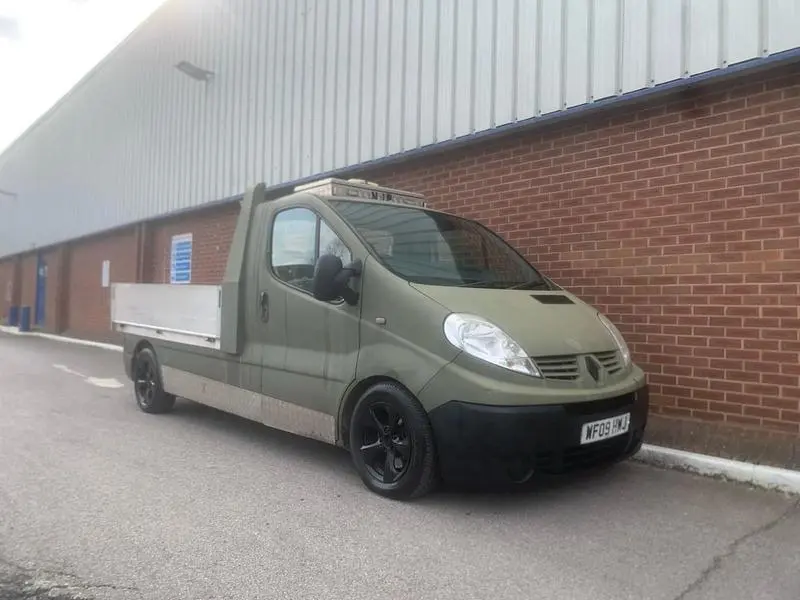 Usado Renault Trafic 115 HP (84 kW) 2009 Verde Monovolume