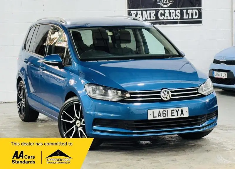 Begagnad VW Touran SE 2016 Blå Minibuss