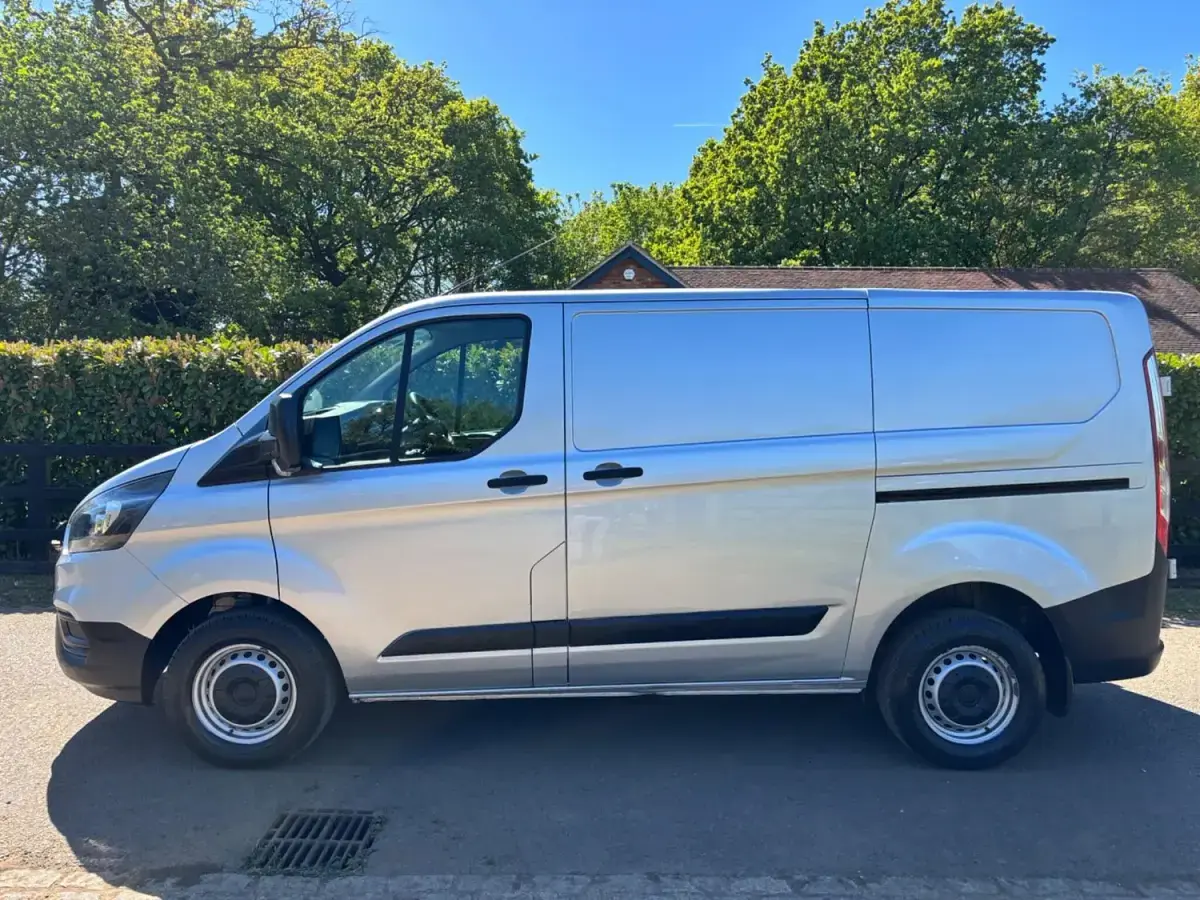 Usado Ford Transit Custom 105 HP (77 kW) 2020 Prateado Van