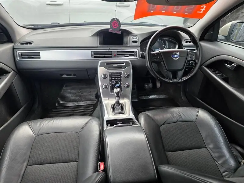 Używany Volvo V70 SE 2017 Złoty Kombi