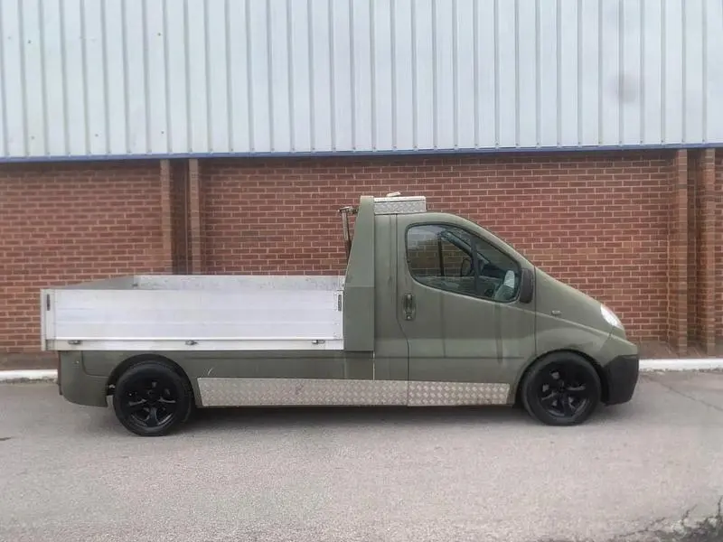 Usado Renault Trafic 115 HP (84 kW) 2009 Verde Monovolume