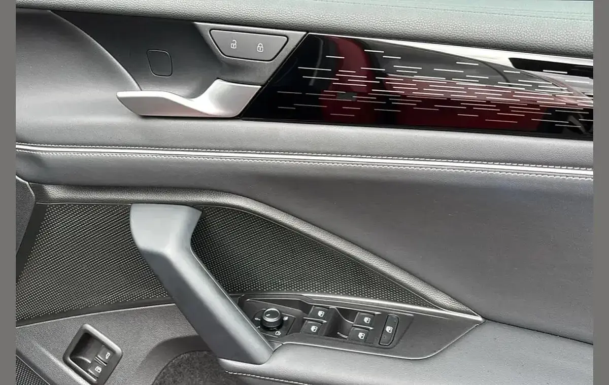 Usado VW Tiguan Elegance 204 HP (150 kW) 2025 Vermelho SUV
