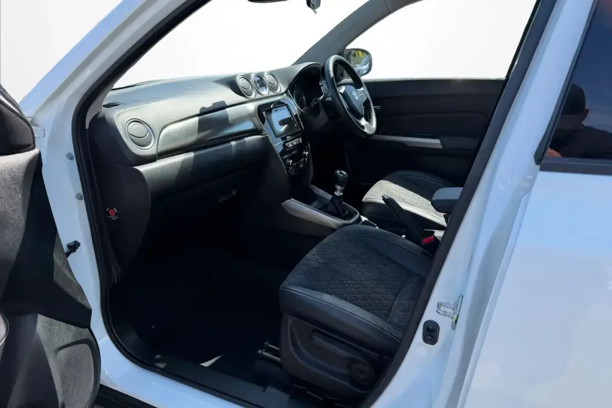 Second-hand Suzuki Vitara SZ5 2020 Alb SUV