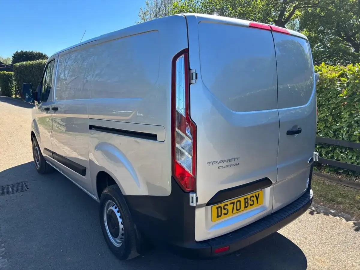 Usado Ford Transit Custom 105 HP (77 kW) 2020 Prateado Van