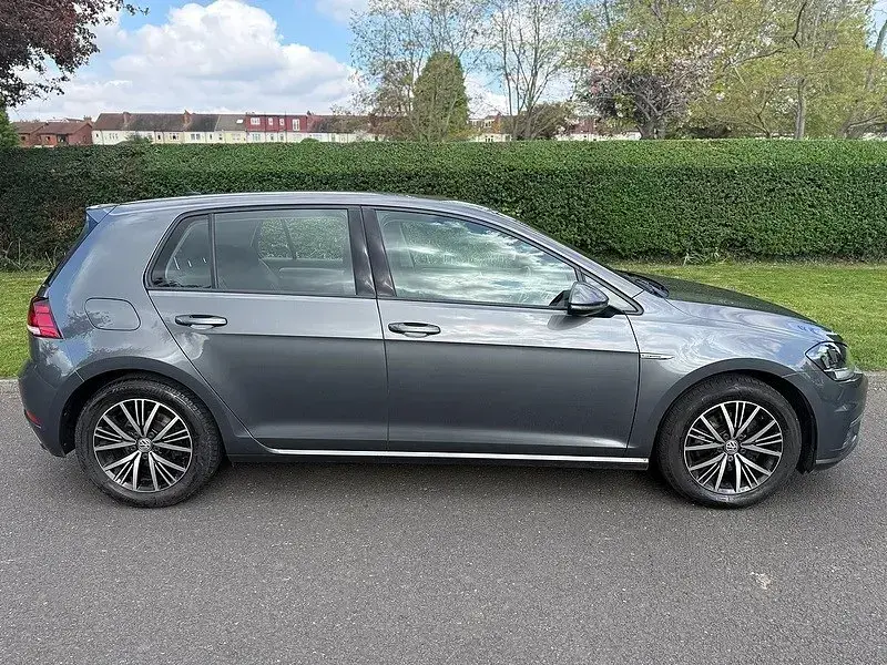 Begagnad VW Golf VII SE 130 HK (95 kW) 2018 Grå Halvkombi