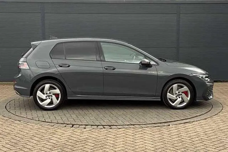 Second-hand VW Golf VIII GTE 272 CP (200 kW) 2025 Gri Hatchback