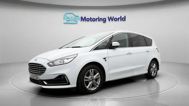 Begagnad Ford S-MAX Titanium 150 HK (110 kW) 2021 Vit Minibuss