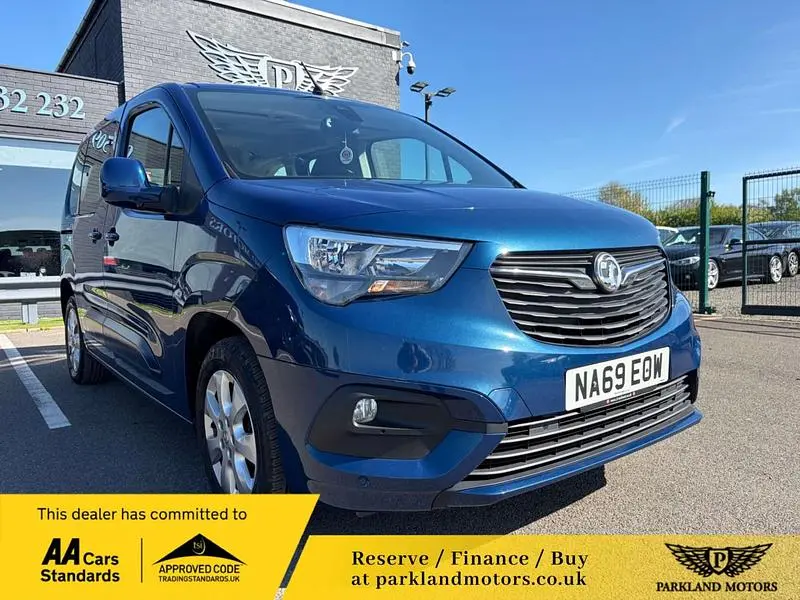 Begagnad Vauxhall Combo S 2019 Blå Minibuss