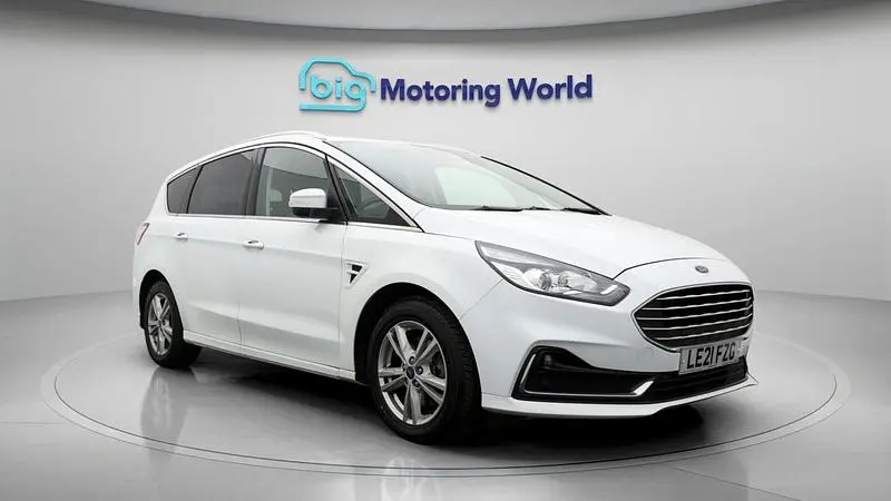 Begagnad Ford S-MAX Titanium 150 HK (110 kW) 2021 Vit Minibuss