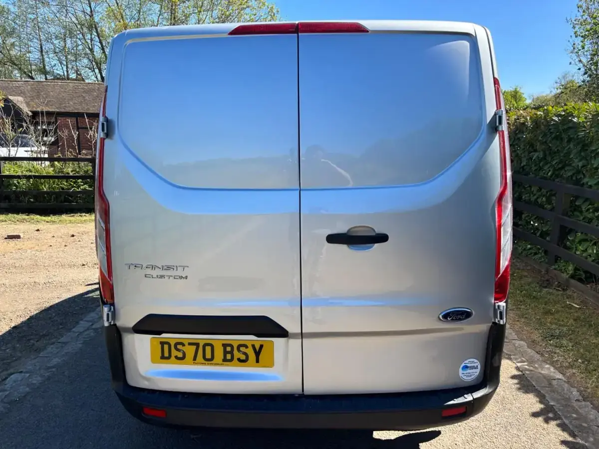 Usado Ford Transit Custom 105 HP (77 kW) 2020 Prateado Van