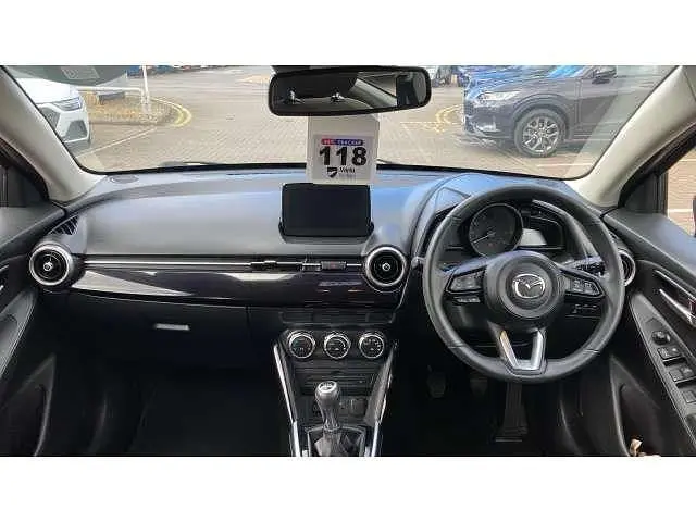 Begagnad Mazda 2 88 HK (64 kW) 2020 Röd Halvkombi