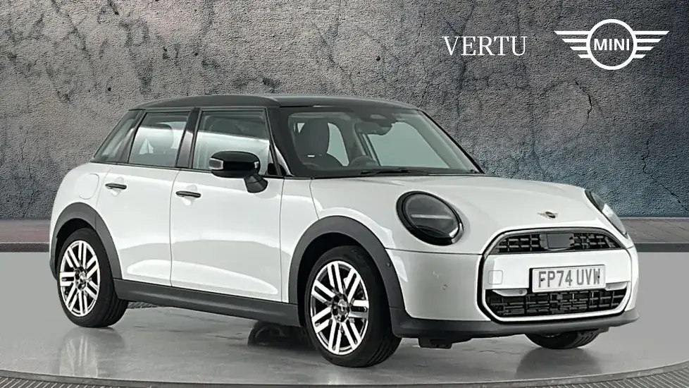 Begagnad Mini Cooper Hatch 156 HK (114 kW) 2024 Vit Halvkombi