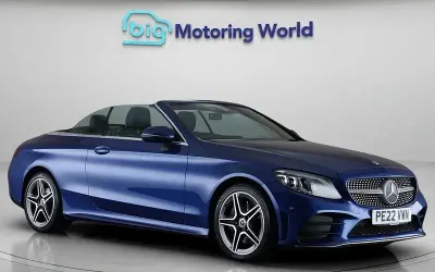 Usado Mercedes C300 AMG line 245 HP (180 kW) 2022 Azul Cabrios