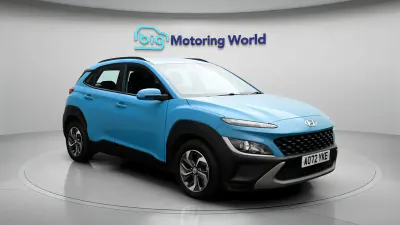 Używany Hyundai Kona SE 141 KM (103 kW) 2022 Niebieski SUV