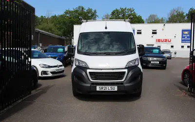 Second-hand Peugeot Boxer 140 CP (102 kW) 2022 Van