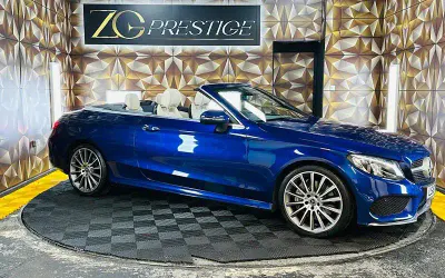 Käytetty Mercedes C300 AMG line 245 HP (180 kW) 2018 Sininen Avoauto