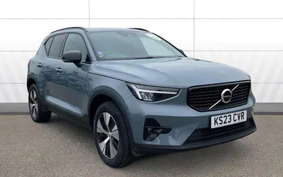Usado Volvo XC40 Plus 211 HP (155 kW) 2023 Cinzento SUV