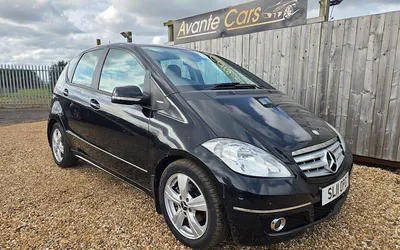 Begagnad Mercedes A180 Avantgarde 109 HK (80 kW) 2011 Svart Halvkombi