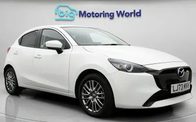Używany Mazda 2 Exclusive-Line 90 KM (66 kW) 2024 Biały Hatchback