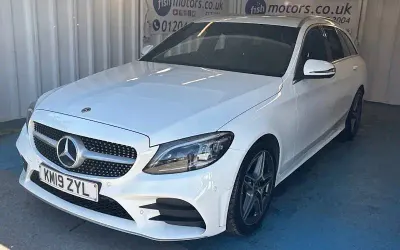 Käytetty Mercedes C300 AMG line 245 HP (180 kW) 2019 Valkoinen Farmari