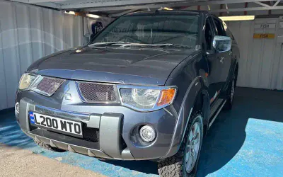 Begagnad Mitsubishi L200 136 HK (100 kW) 2010 Grå Pickup