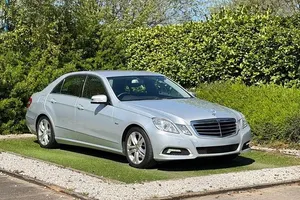 Begagnad Mercedes E200
