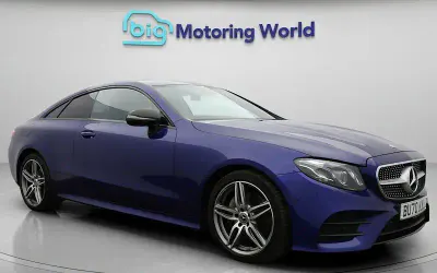 Usado Mercedes E300 AMG line 245 HP (180 kW) 2020 Azul Coupé