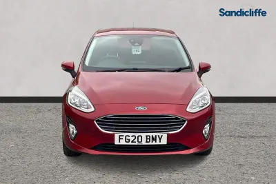Begagnad Ford Fiesta Titanium 95 HK (69 kW) 2020 Röd Halvkombi