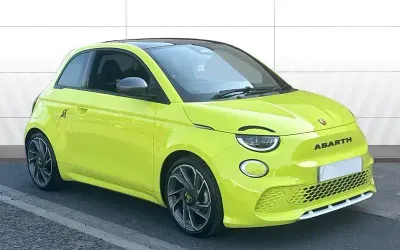 Begagnad Abarth 500e Scorpionissima 114 kW (155 HK) 2025 Halvkombi