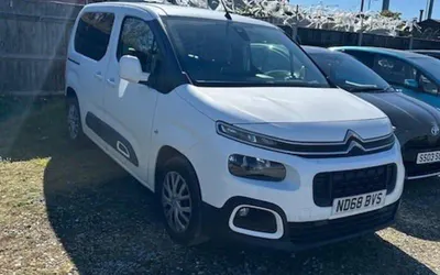 Usado Citroën Berlingo Feel 131 CV (96 kW) 2023 Monovolumen