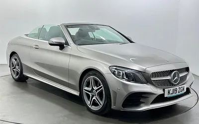 Usado Mercedes C300 AMG Line Premium 245 HP (180 kW) 2019 Prateado Cabrios