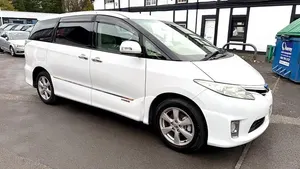 Begagnad Toyota Estima