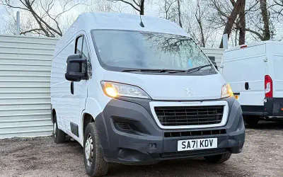Second-hand Peugeot Boxer 140 CP (102 kW) 2022 Van