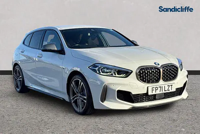 Begagnad BMW M135 Comfort Edition 306 HK (225 kW) 2022 Vit Halvkombi