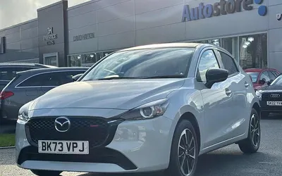 Usado Mazda 2 Homura-Aka 90 HP (66 kW) 2024 Citadino