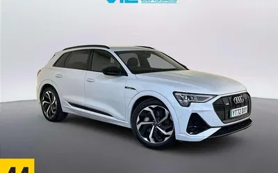 Używany Audi e-tron Black Edition 230 kW (313 KM) 2022 Biały SUV